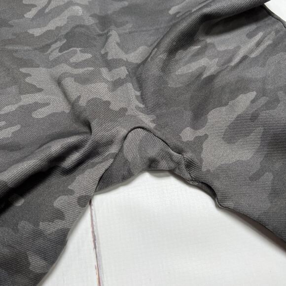 SPANX Look At Me Now Seamless Cropped Legging SIZE L Gray Camo Yoga Pants - Picture 10 of 14